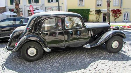 Voiture de collection « Citroën Traction »