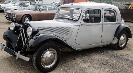 Voiture de collection « Citroën Traction »