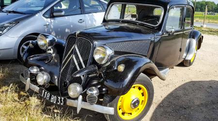 Voiture de collection « Citroën Traction »