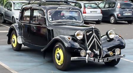 Voiture de collection « Citroën Traction / Mistinguett »