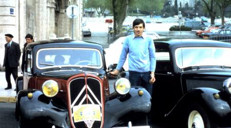 Voiture de collection « Avec ma traction devant la mairie de Marseille »