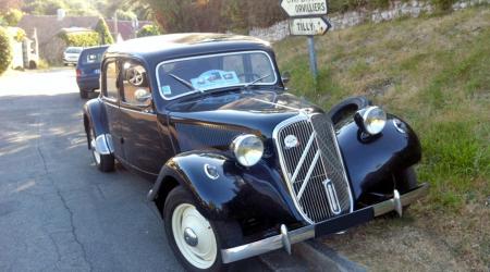 Voiture de collection « Citroën Traction noire »