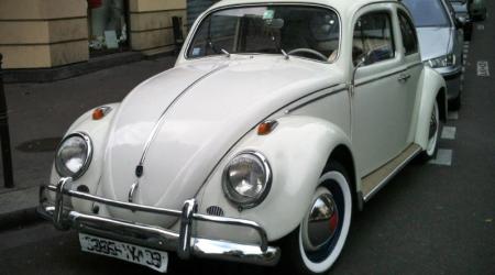 Voiture de collection « Volkswagen coccinelle blanche »