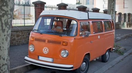 Voiture de collection « Combi Volkswagen orange - BeCombi.com »