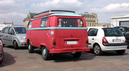 Voiture de collection « Combi Volkswagen T2B »