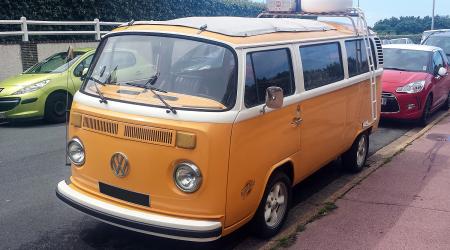 Voiture de collection « Combi Volkswagen T2B »