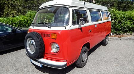 Voiture de collection « Volkswagen Combi T2B »