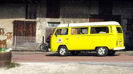 Voiture de collection « Volkswagen Combi T2B »