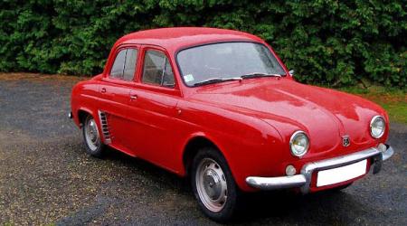 Voiture de collection « Renault Dauphine rouge »