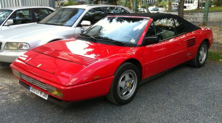 Voiture de collection « Ferrari Mondial »