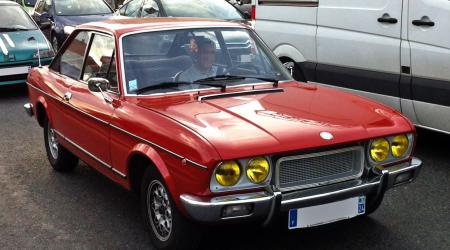 Voiture de collection « Fiat 124 Coupé »