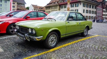 Voiture de collection « Fiat 124 Coupé »