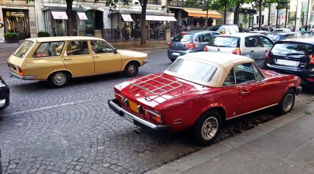 Voiture de collection « Fiat 124 Spider »