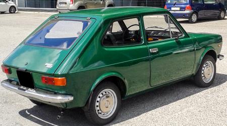 Voiture de collection « Fiat 127 »