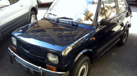 Voiture de collection « Fiat 127 »