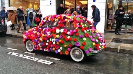 Voiture de collection « Fiat 500 fleurie :) »