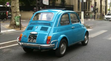 Voiture de collection « Fiat 500 Bleue »