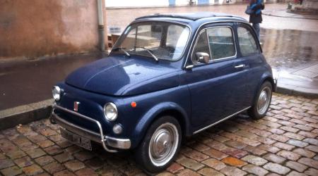 Voiture de collection « Fiat 500 bleue marine »