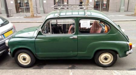 Voiture de collection « Fiat 600 »