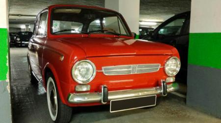 Voiture de collection « Fiat 850 »