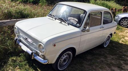 Voiture de collection « Fiat 850 »