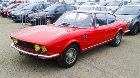 Voiture de collection « Fiat Dino »