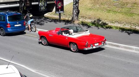 Voiture de collection « Ford Thunderbird cabriolet »