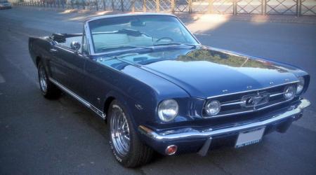 Voiture de collection « Ford Mustang cabriolet »