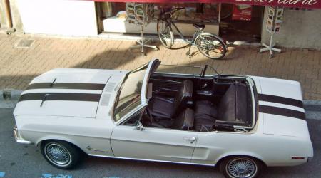 Voiture de collection « Ford Mustang cabriolet »