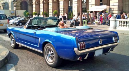 Ford Mustang cabriolet bleue