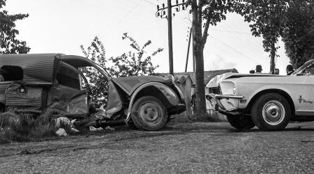 Voiture de collection « 2cv contre Mustang ! »