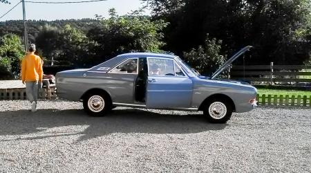 Voiture de collection « Ford Taunus coupé »