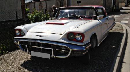 Voiture de collection « Ford Thunderbird »