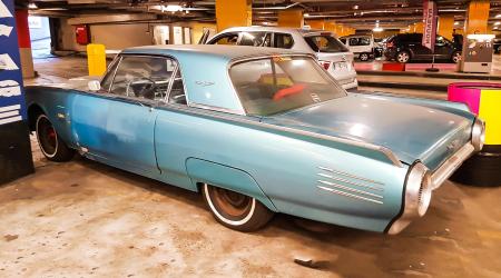 Voiture de collection « Ford Thunderbird III Bullet Birds »