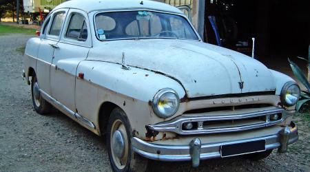 Voiture de collection « Ford Vedette 1954 »