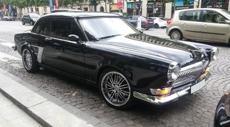 Voiture de collection « Gaz Volga BlingBling »