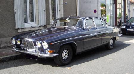 Voiture de collection « Jaguar 420G »