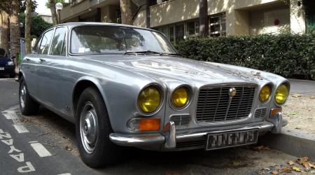 Voiture de collection « Jaguar XJ6 4,2L »