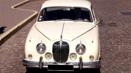 Voiture de collection « Jaguar MKII »