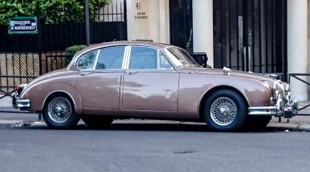 Voiture de collection « Jaguar MKII »