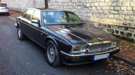 Voiture de collection « Jaguar XJ40 4L Sovereign »