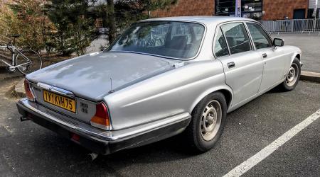 Voiture de collection « Jaguar XJ6 4.2 »