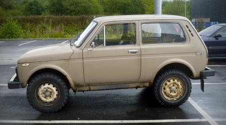 Voiture de collection « Lada Niva 1600 beige »