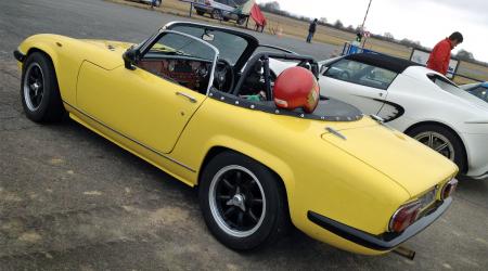 Voiture de collection « Lotus élan jaune »