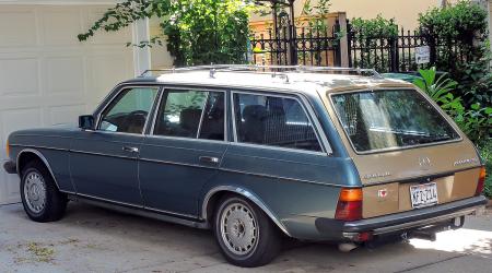 Voiture de collection « Mercedes-benz 300 TD W123 »