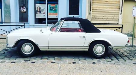 Voiture de collection « Mercedes-Benz Pagode W113 »