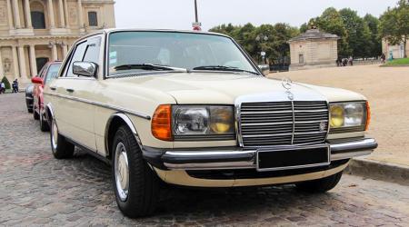 Voiture de collection « Mercedes-Benz 240D »