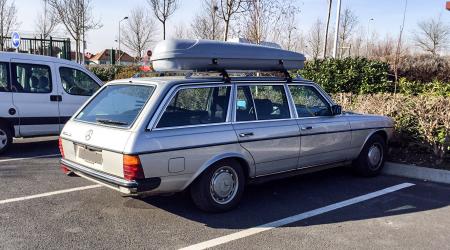 Voiture de collection « Mercedes-Benz 240TD »