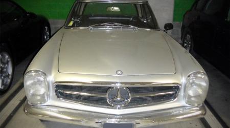 Voiture de collection « Mercedes 250 SL »