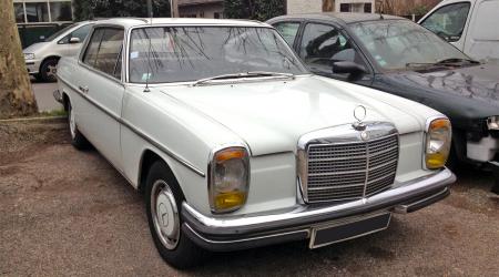 Voiture de collection « Mercedes-Benz 280 CE »